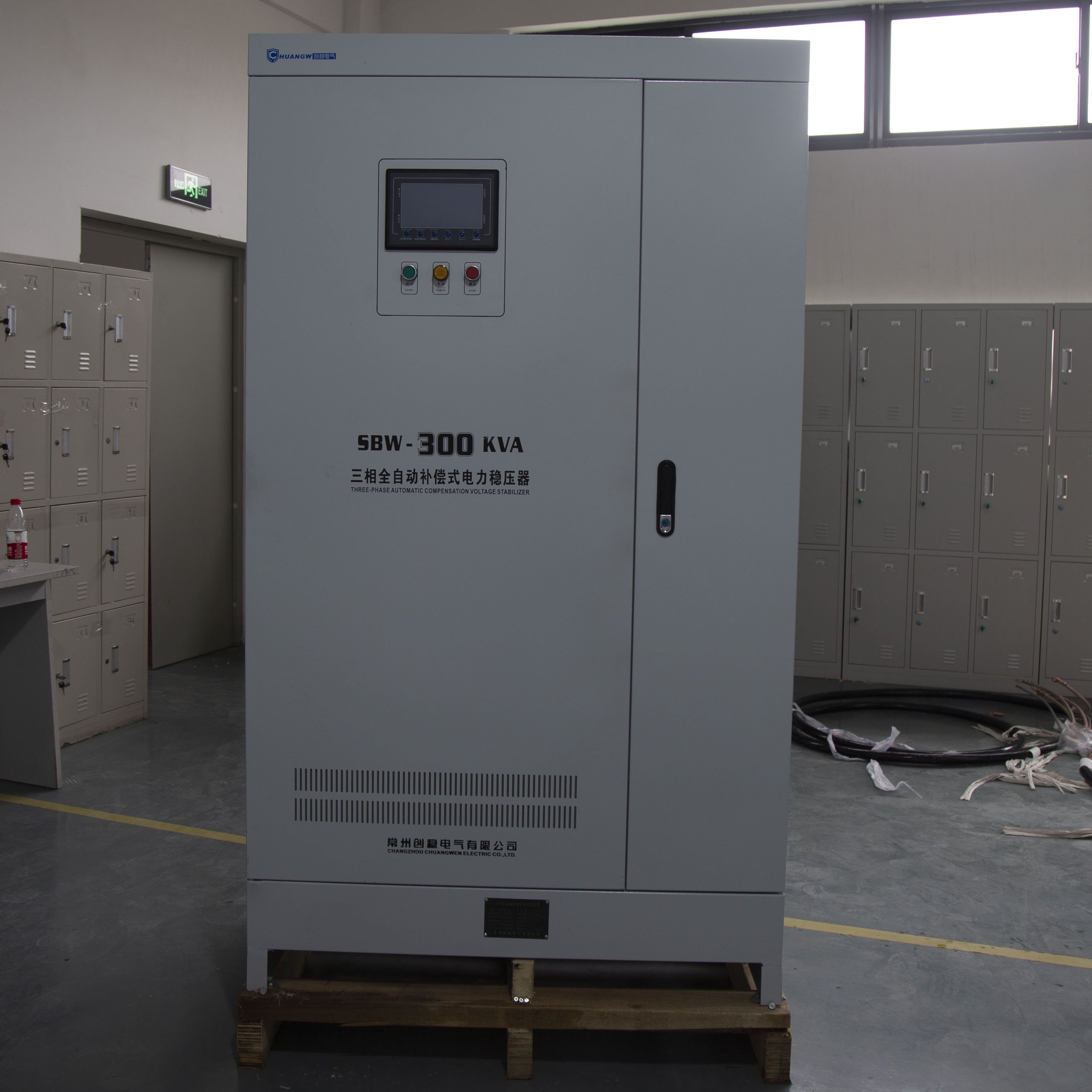 三相補(bǔ)償型柱式交流自動穩(wěn)壓器