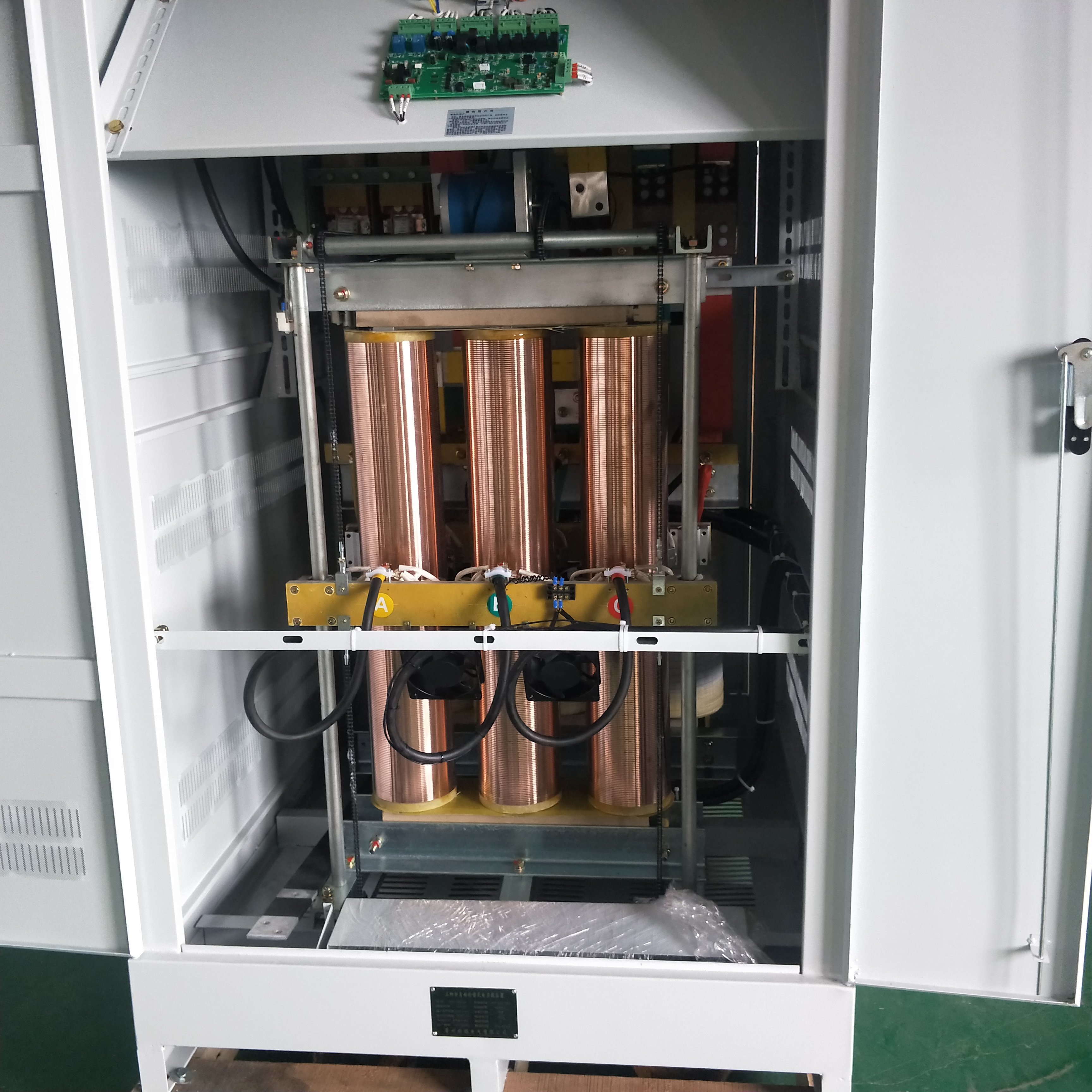 三相交流補(bǔ)償式穩(wěn)壓器